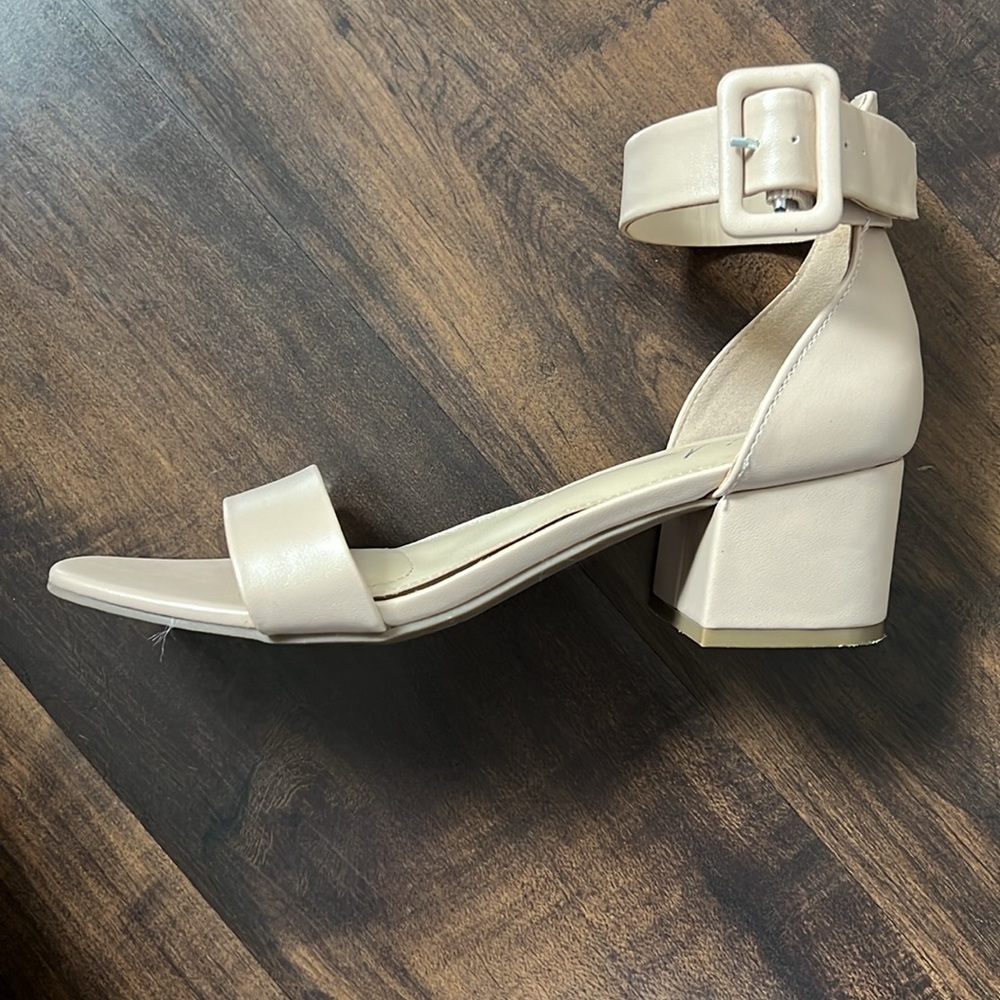 Mari A dress shoe, 1.5” heel, size 6.5 - Picture 4 of 4